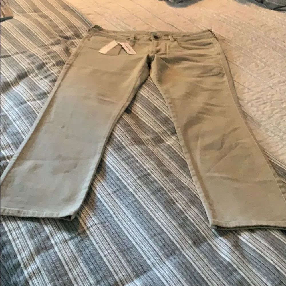 Tommy Bahama Men’s Khaki Pants. 35 NWT